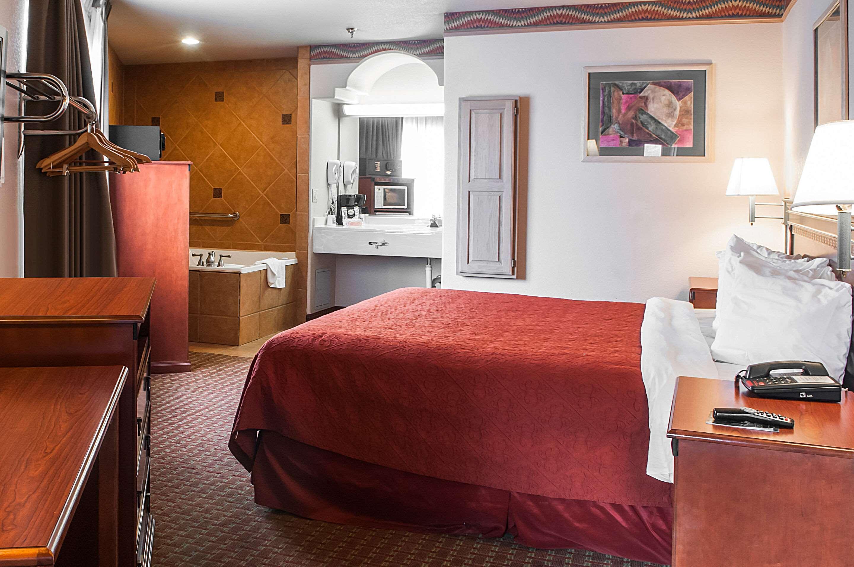 Quality Inn & Suites Las Cruces - University Area Екстериор снимка