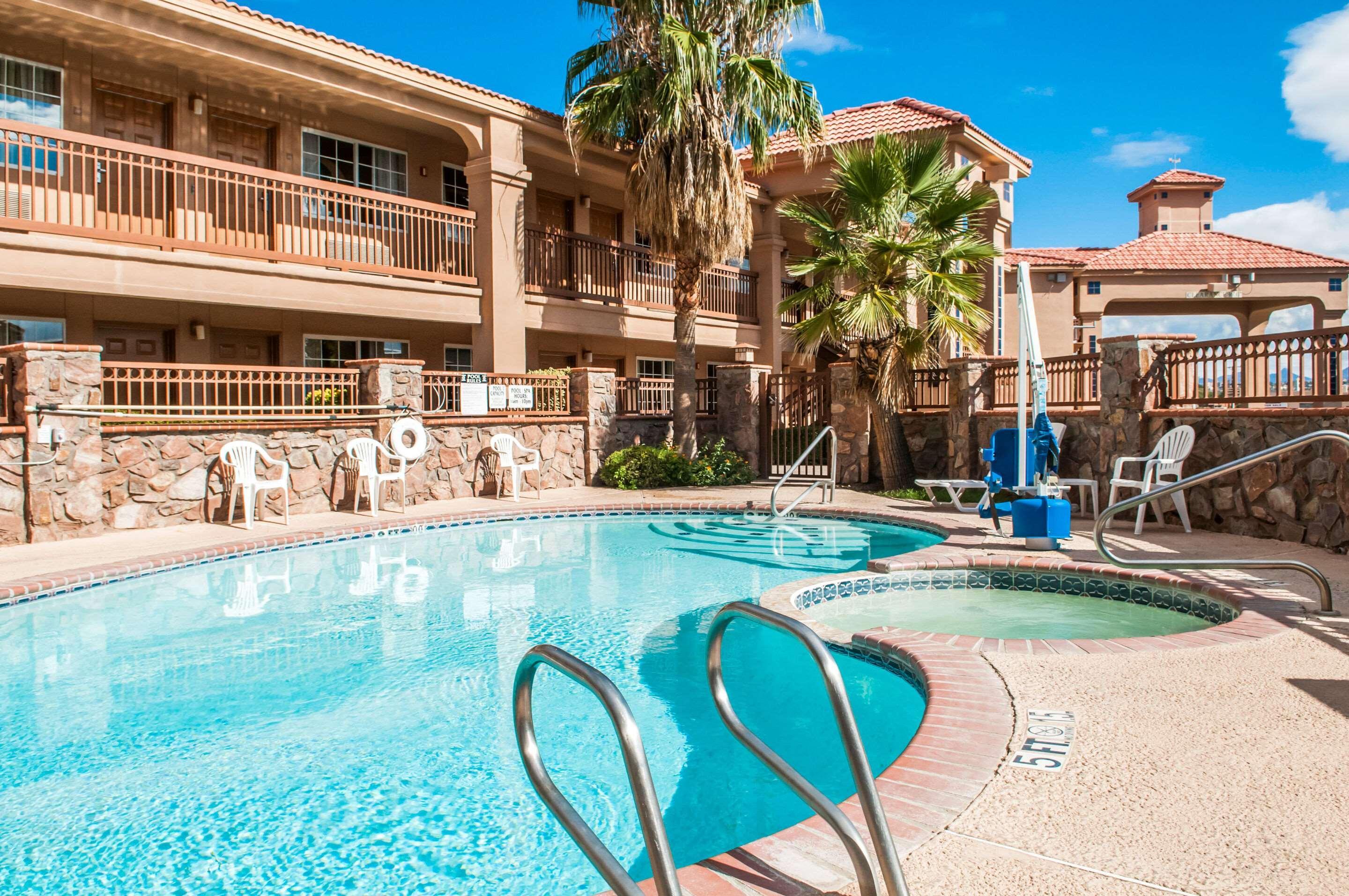 Quality Inn & Suites Las Cruces - University Area Екстериор снимка