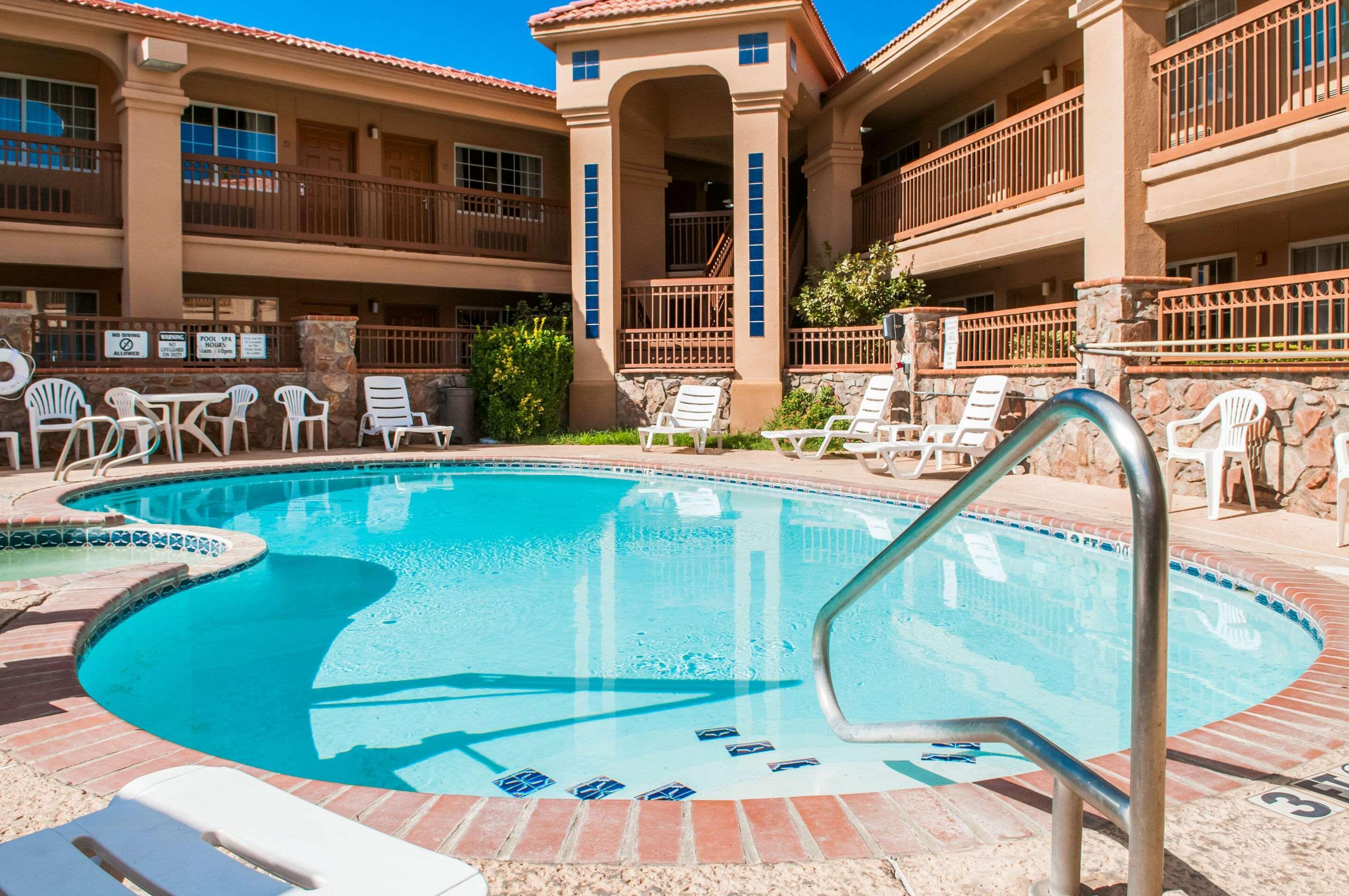 Quality Inn & Suites Las Cruces - University Area Екстериор снимка
