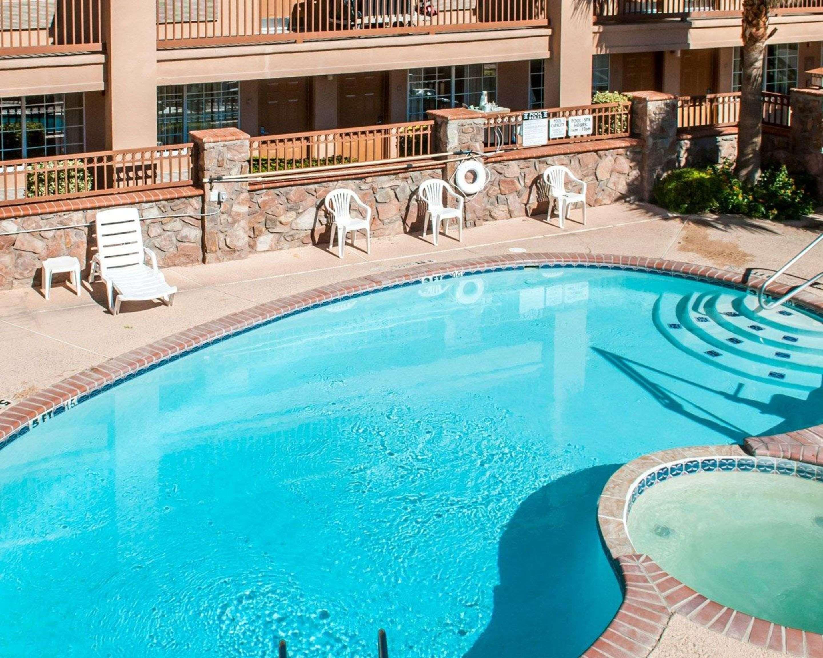 Quality Inn & Suites Las Cruces - University Area Екстериор снимка