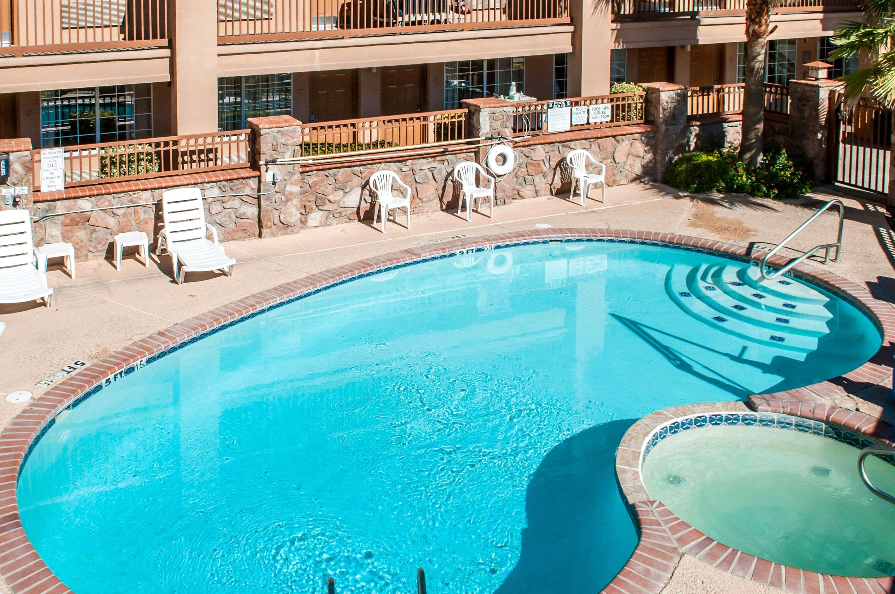 Quality Inn & Suites Las Cruces - University Area Екстериор снимка